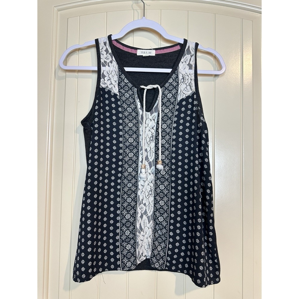 Taylor & Sage Sleeveless Boho Tank Top Blouse Tassels lace accents sz M GUC